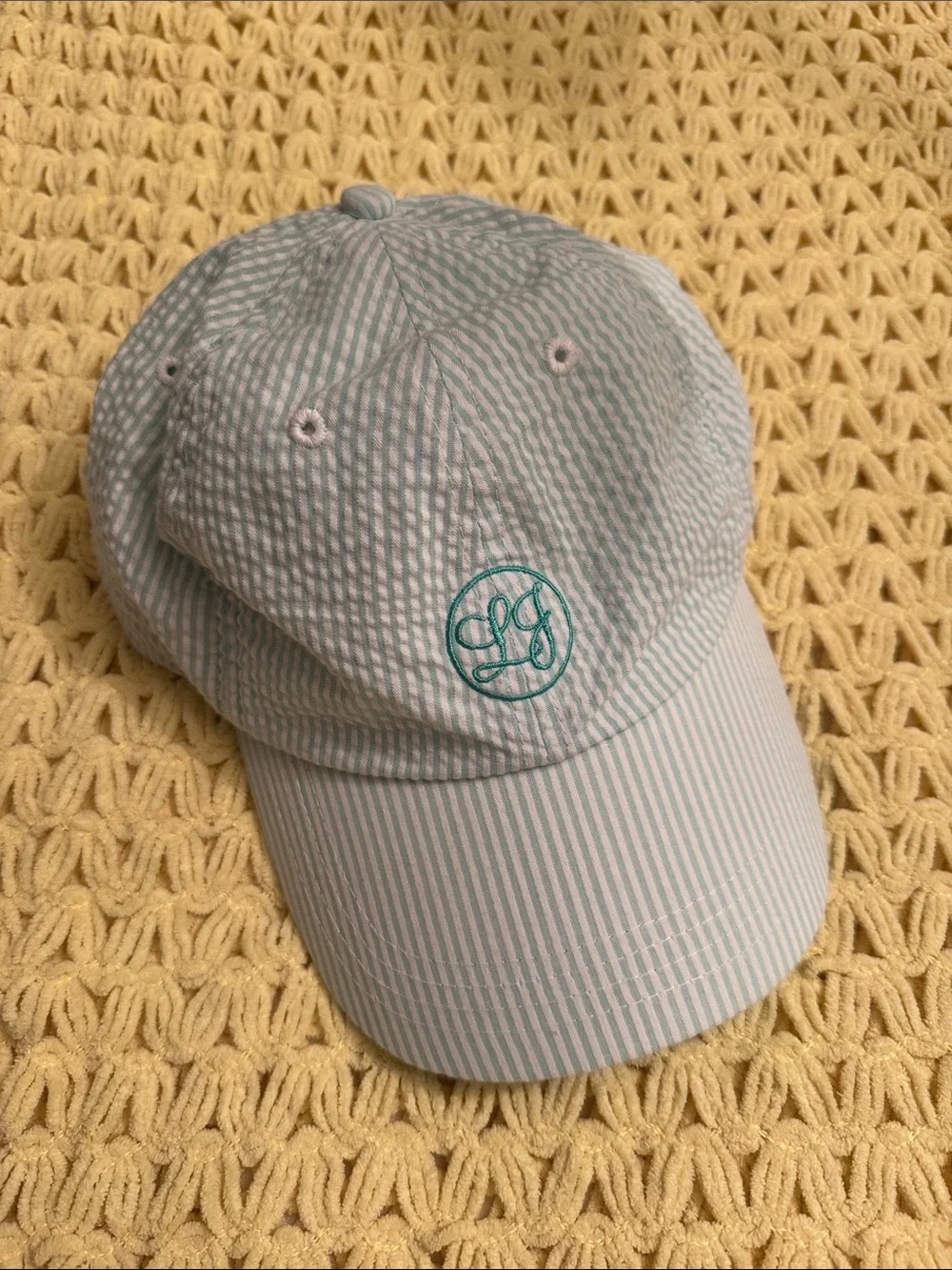 Preppy Striped Seersucker Baseball Cap with Logo - Light Blue & Whie